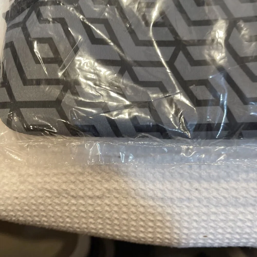 L07806-001 HP 14 Chroma Geo Rev Sleeve, New in Original Package